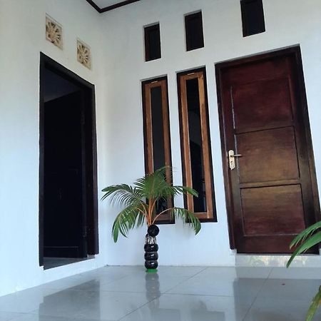 Riung Tiga Empat Tujuh Guesthouse Exterior photo