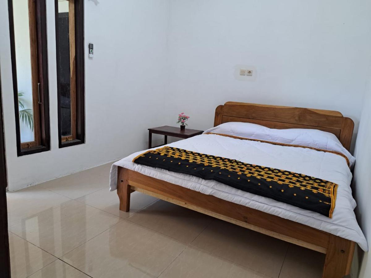 Riung Tiga Empat Tujuh Guesthouse Exterior photo