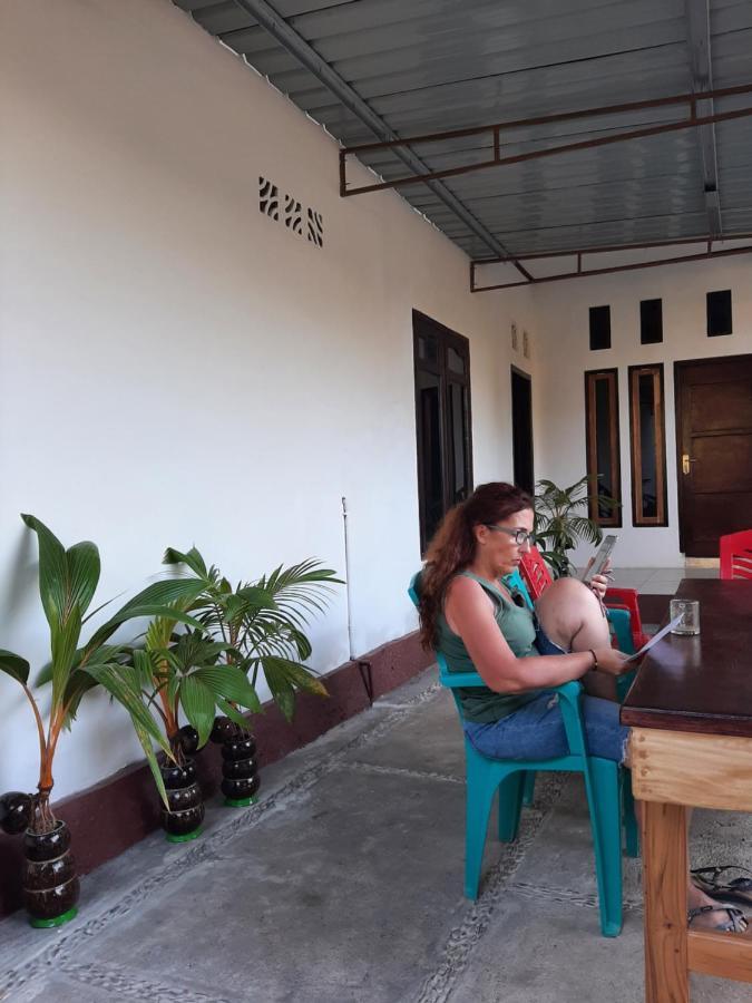 Riung Tiga Empat Tujuh Guesthouse Exterior photo